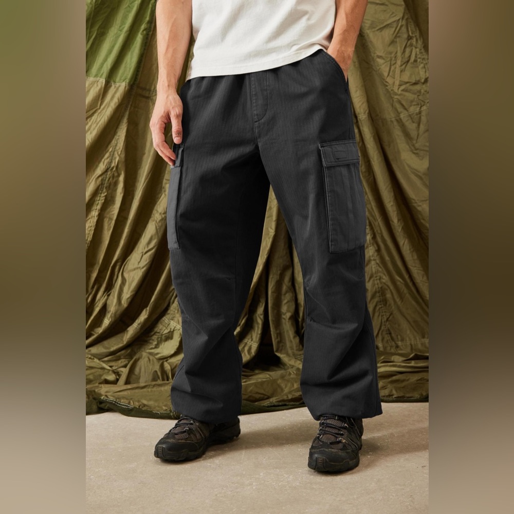 BDG mens cargos black